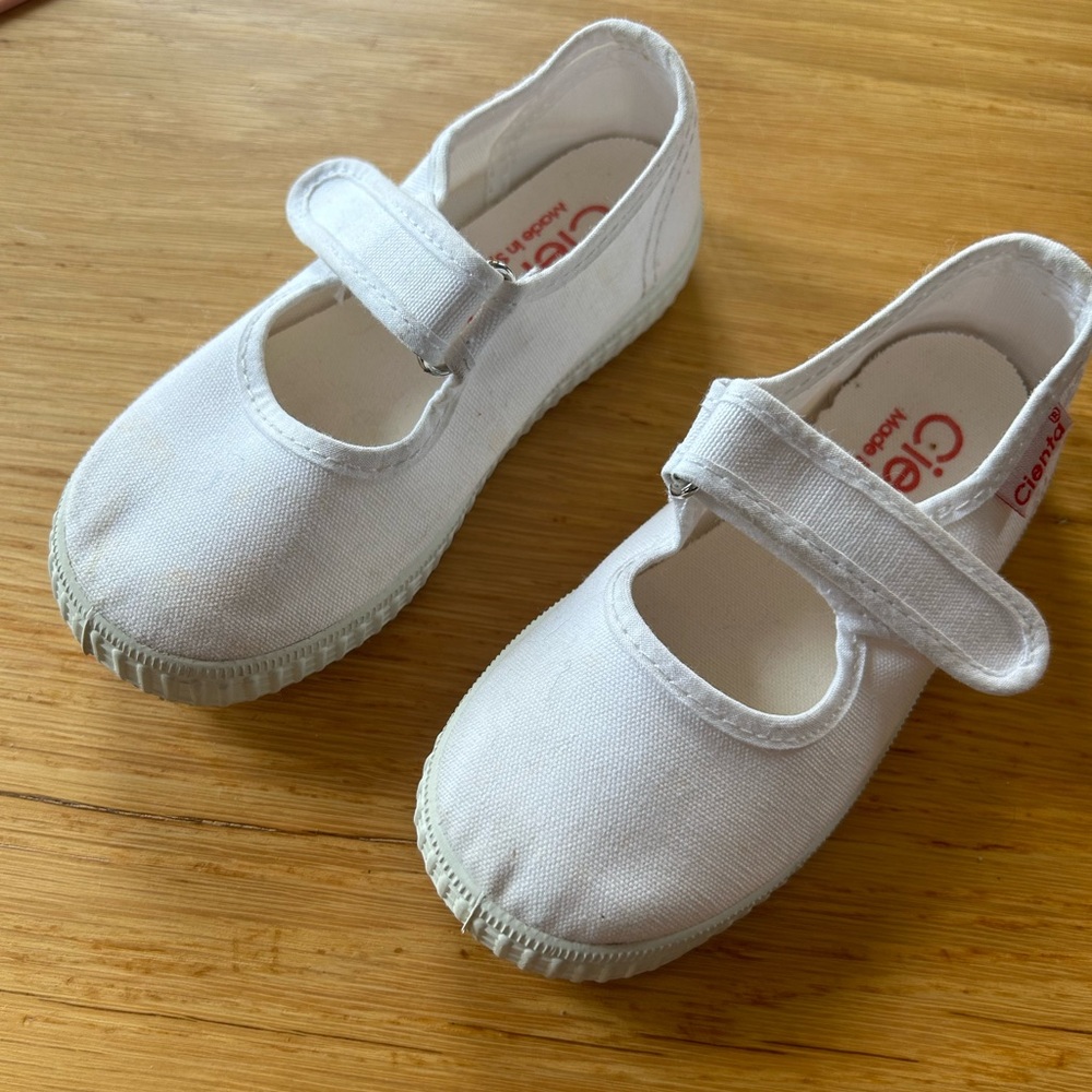 Cienta Velcro Mary Jane’s, size 24- toddler